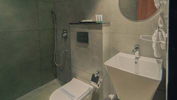 开间 | 浴室 | 淋浴设施、免费洗浴用品、毛巾、肥皂