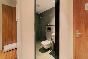 开间 | 浴室 | 淋浴设施、免费洗浴用品、毛巾、肥皂