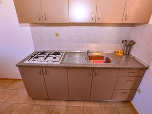 Refrigerador y utensilios de cocina 