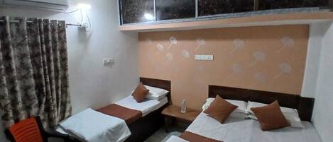 Triple Room | Rollaway beds, free WiFi, bed sheets
