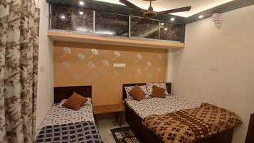 Triple Room | Rollaway beds, free WiFi, bed sheets