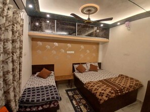 Triple Room - Kaashvi Home Stay (Varanasi)