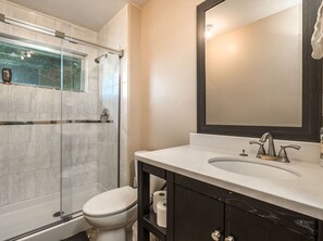 Towels - A@Home Ganzes Haus bei Chinook Mall, für 9 Personen by Interhome (Calgary)