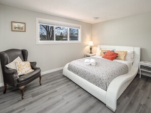Internet - H Home 5BR2BTH in der Nähe von YYC Deerfoot Mall DT by Interhome (Calgary)