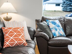 TV, fireplace - Willkommen in diesem möblierten, gemütlichen und komfortablen ganzen Haus in de by Interhome (Calgary)