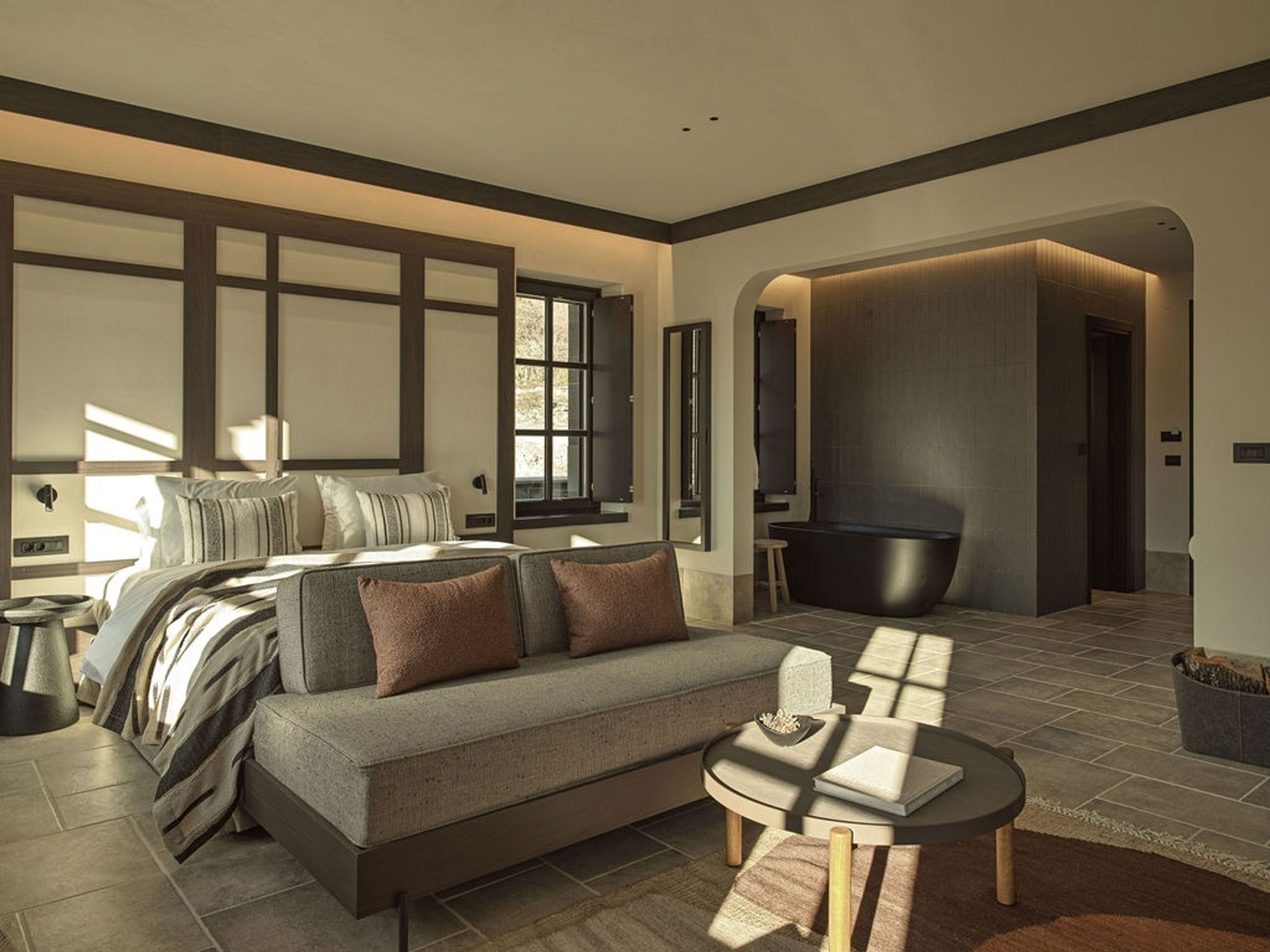 House | 4 bedrooms, desk, soundproofing