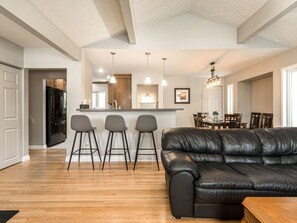 TV, fireplace - Ganzes Haus in Haysboro mit privatem Parkplatz by Interhome (Calgary)