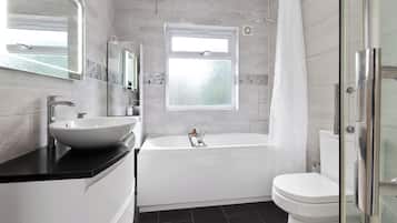 Separate bathtub and shower, deep-soaking bathtub, free toiletries