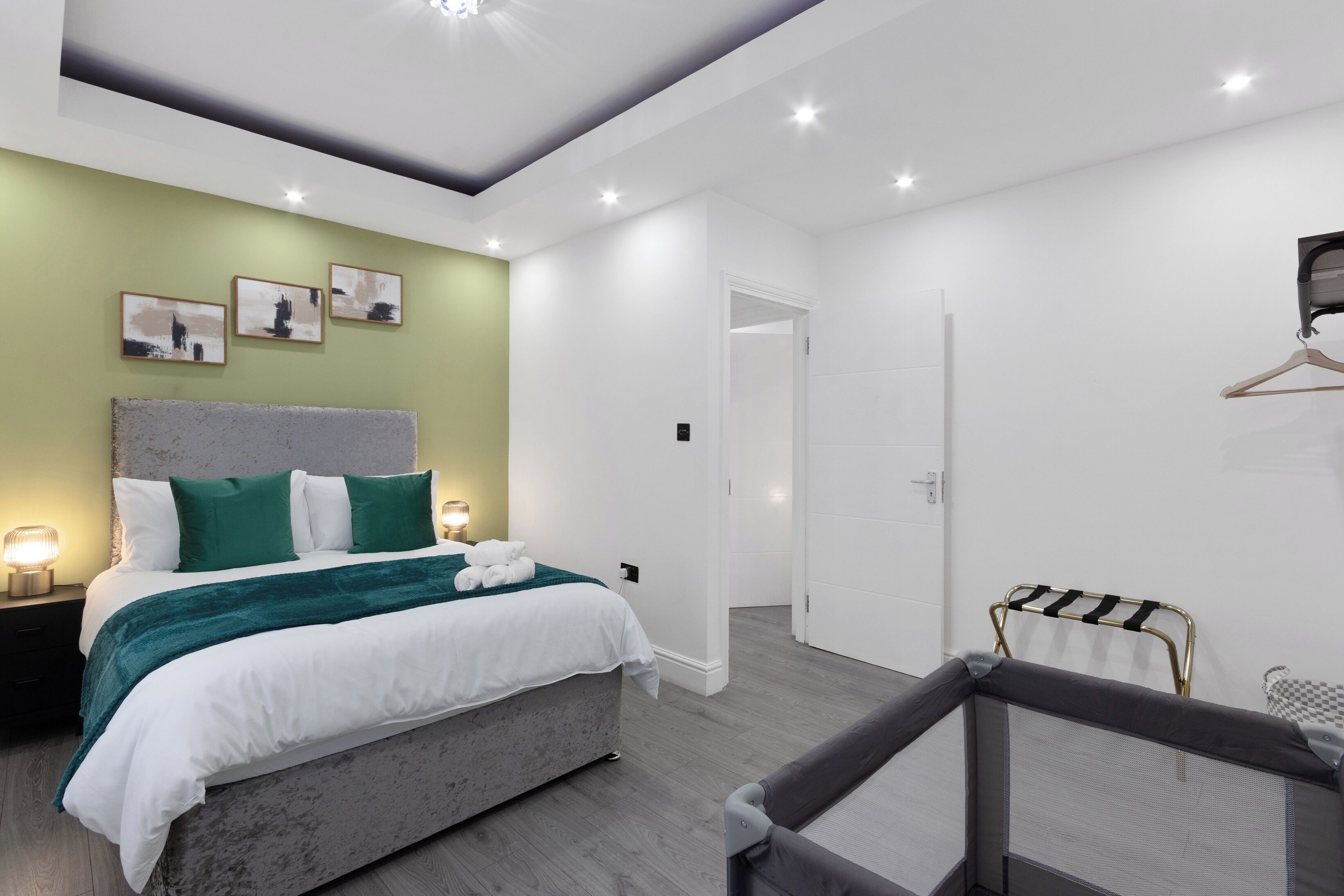 4 bedrooms, iron/ironing board, free WiFi, bed sheets