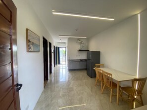 Dining - Spacious 3-bedroomapartment in peaceful Dumaguete City with AC (Dumaguete City)