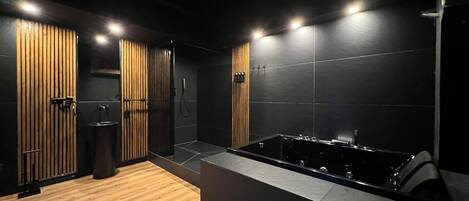 Luxury Triple Room | Bathroom