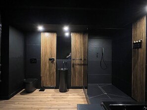 Luxury Triple Room | Bathroom