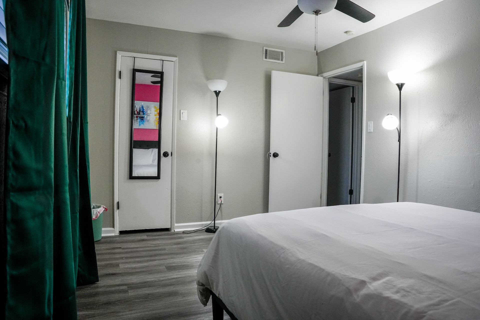 1 chambre, fer et planche à repasser, Wi-Fi gratuit, draps fournis