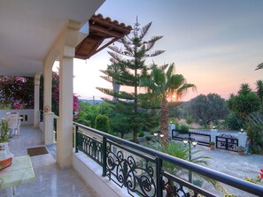 Terrace/patio - Villa "Elena" mit Bergblick by Interhome (Angeliana Kriti)
