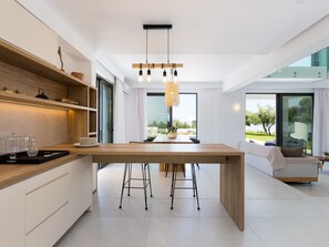 Interior - Elegante Villa mit beheiztem Pool und fantastischer Aussicht by Interhome (Angeliana Kriti)