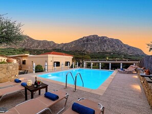 A heated pool - Berghütte "Cretan Kera" mit privatem Pool by Interhome (Kissamos Kriti)