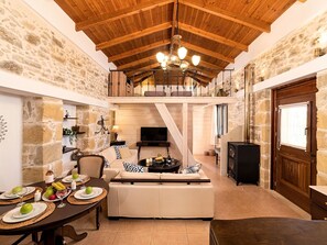 TV - Berghütte "Cretan Kera" mit privatem Pool by Interhome (Kissamos Kriti)
