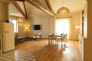 In-room dining - OUSTAU DE MARIE (St.-Remy-de-Provence)