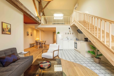 Apartment, 2 Bedrooms, Non Smoking | In-room dining