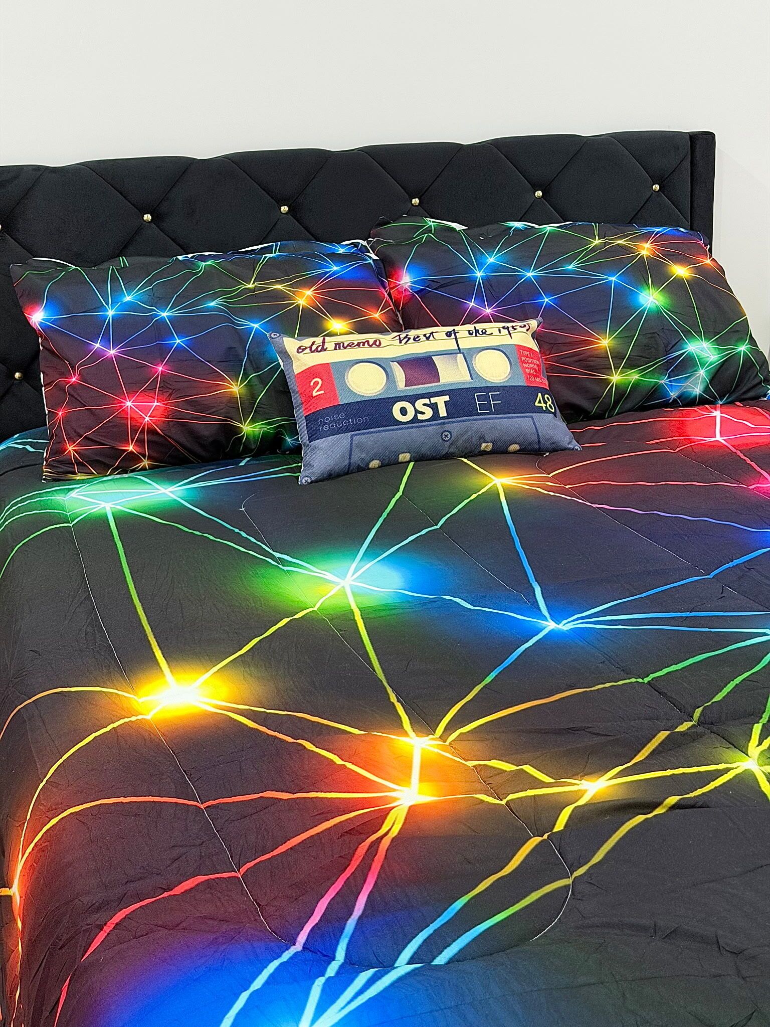 Tabla de planchar con plancha, wifi, ropa de cama