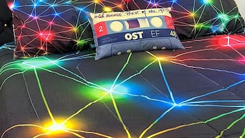 Tabla de planchar con plancha, wifi, ropa de cama