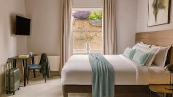 Tabla de planchar con plancha, wifi gratis, ropa de cama