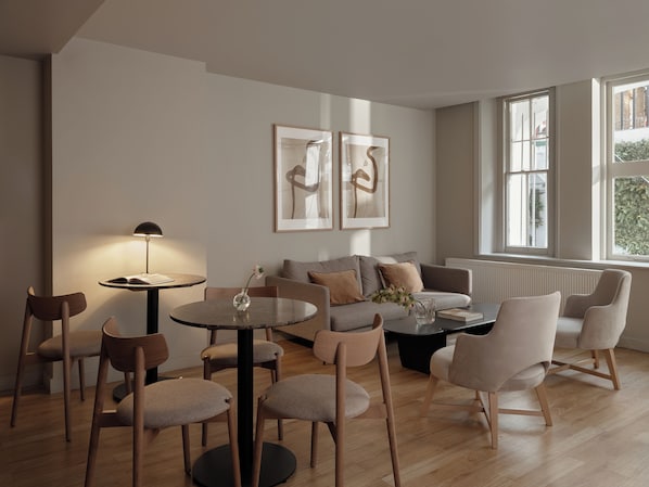 Lobby sitting area - Bob W London Kensington (London)