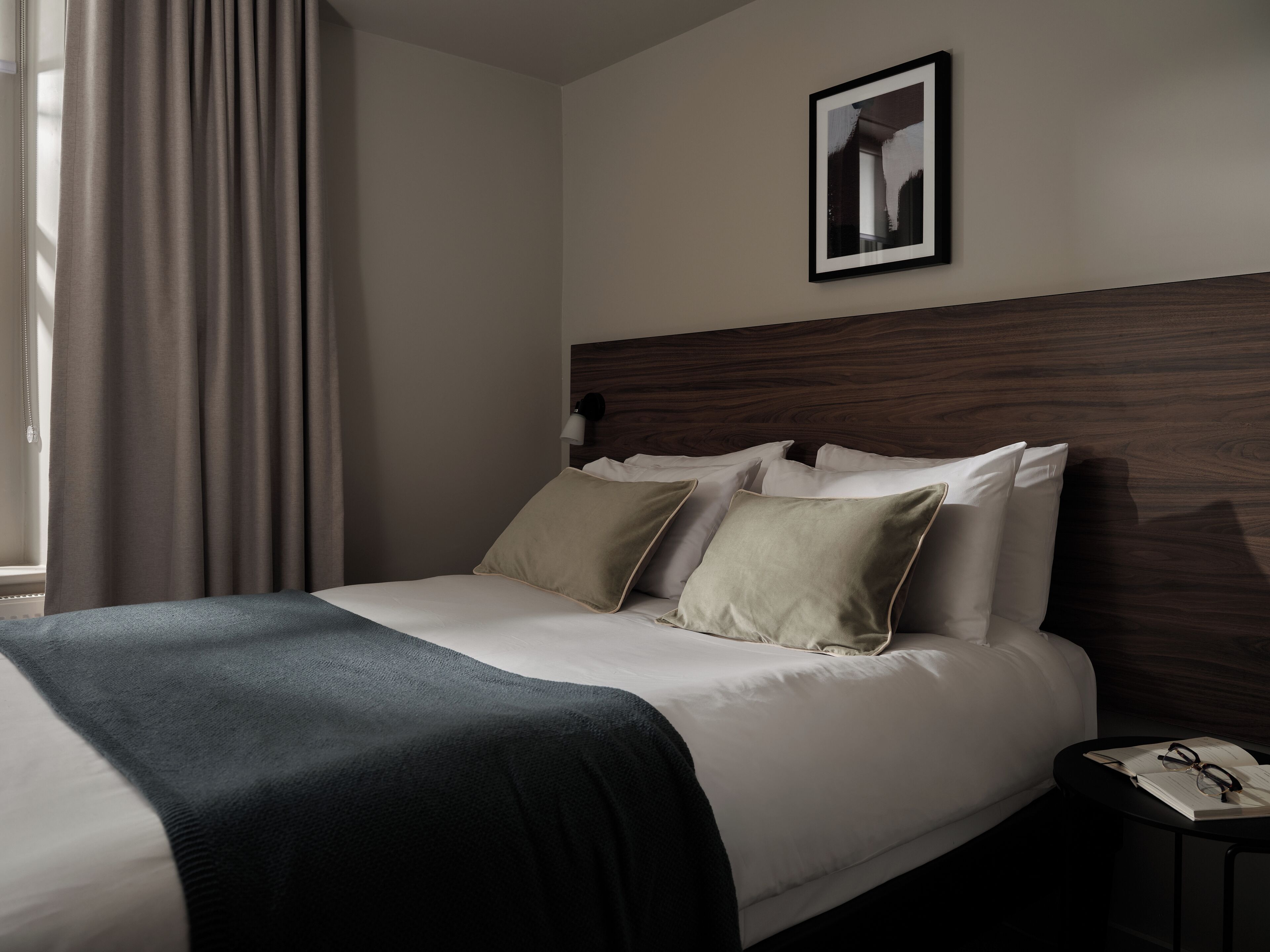 Spacious Room - Lower Ground | Iron/ironing board, free WiFi, bed sheets