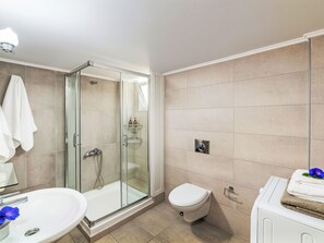 Bathroom / Wellness - für 10 Personen in Draia, Kreta (West-Kreta) by Interhome (Georgioupoli)