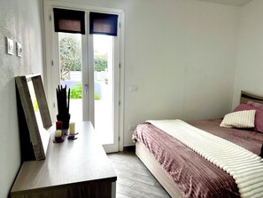 Fer et planche à repasser, Wi-Fi gratuit, draps fournis