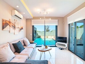 TV - Perla Nera Villa mit privatem beheiztem Pool by Interhome (Georgioupoli)