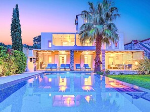 A heated pool - für 15 Personen in Draia, Kreta (West-Kreta) by Interhome (Georgioupoli)