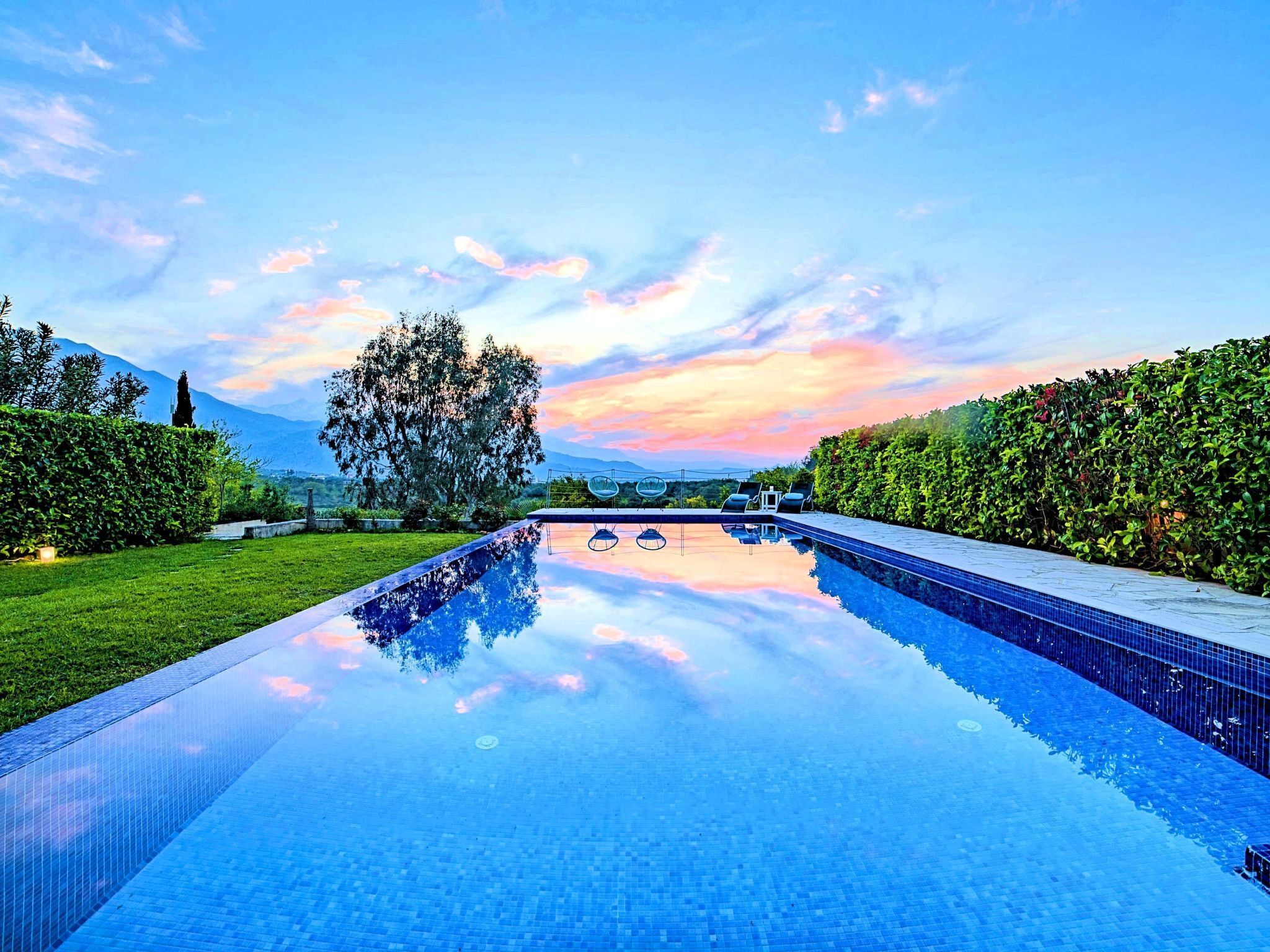 Lämmitetty uima-allas