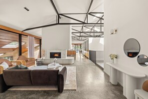 Interior - 'The Train House' - one of Woollongong's finest homes, a taste of Kyoto in NSW. (Mount Pleasant)