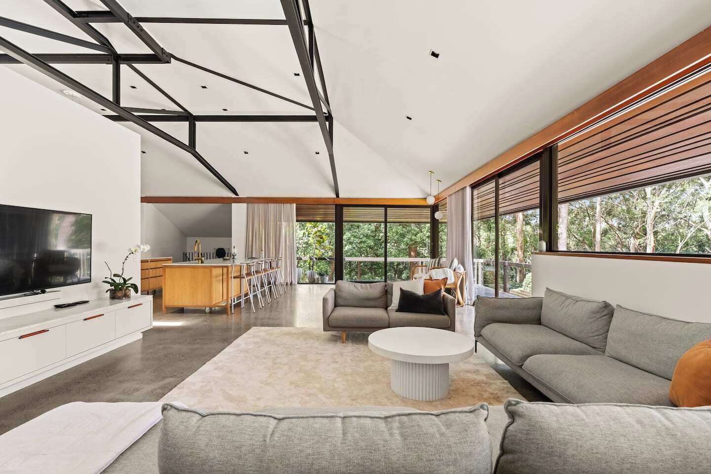 Smart TV, fireplace, DVD player, offices