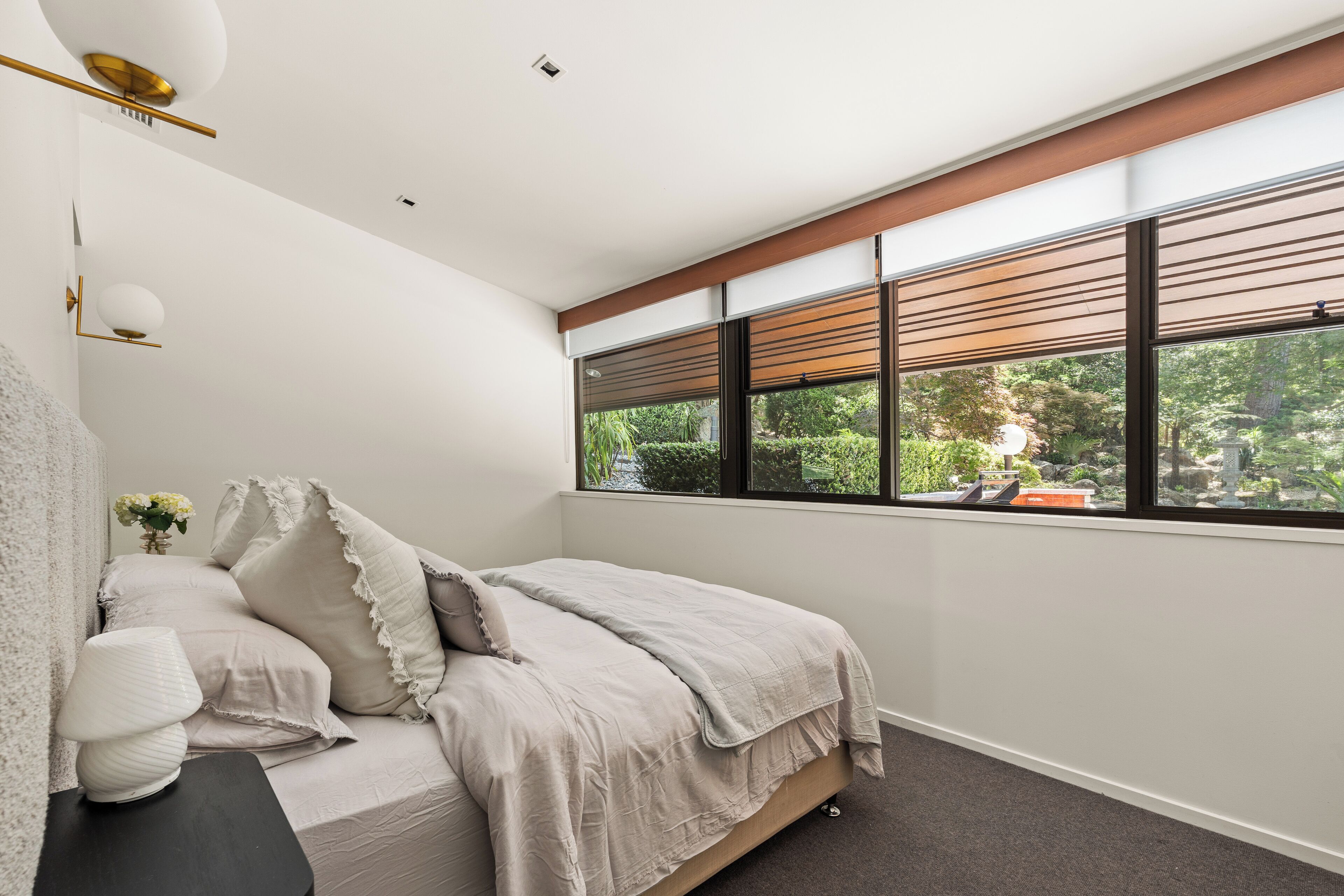 5 bedrooms, desk, iron/ironing board, travel cot