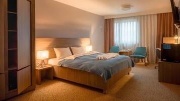 Deluxe Double Room | Desk, laptop workspace, free WiFi, wheelchair access