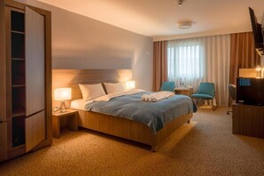 مكتب ومساحة عمل للكمبيوتر المحمول وواي فاي مجانًا