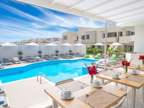A heated pool - Elounda Garden Maxima Suite Beheiztes Schwimmbad by Interhome (Plaka)