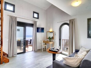 TV - Myrtos Mare Familiensuite by Interhome (Myrtos)