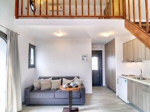 TV - Myrtos Mare Familiensuite by Interhome (Myrtos)