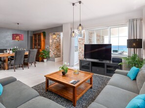 TV - Wunderschöne Wohnung mit Meerblick und Whirlpool by Interhome (Faliraki)