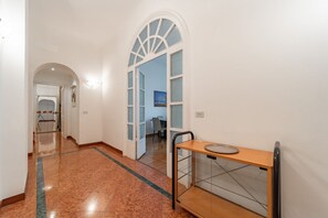 Interior - 4 Min from Porta Genova Station with Whirlpool (Milan)