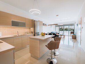Fridge, microwave, oven, dishwasher - Rhodes Port Haven Suite by Interhome (Faliraki)