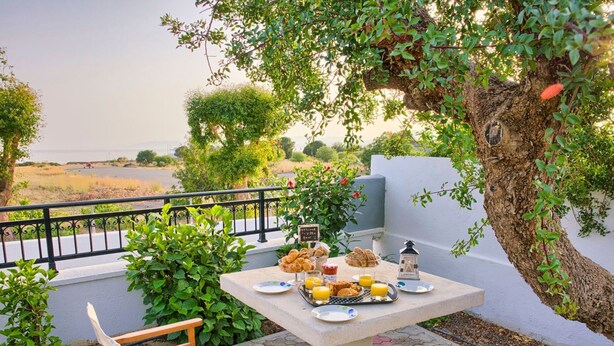 Outdoor dining - "Villa Amor" direkt am Strand by Interhome (Pefki)