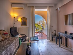 TV, DVD player - Gemütliche Suite G2 mit Meeresbrise in Zakynthos by Interhome (Zakynthos (Stadt))