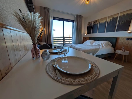 WiFi, bed sheets, wheelchair access. Juracîmes Duo apartment for 2 people