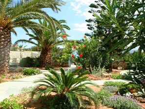 Property grounds - Exklusives Garten-Appartment in Paros by Interhome (Ampelas)
