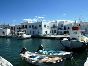 Marina - Exklusives Garten-Appartment in Paros by Interhome (Ampelas)