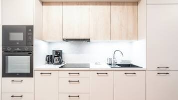 Studio Suite, ban công | Bếp nhỏ riêng | Dụng cụ pha cà phê/trà, ấm điện